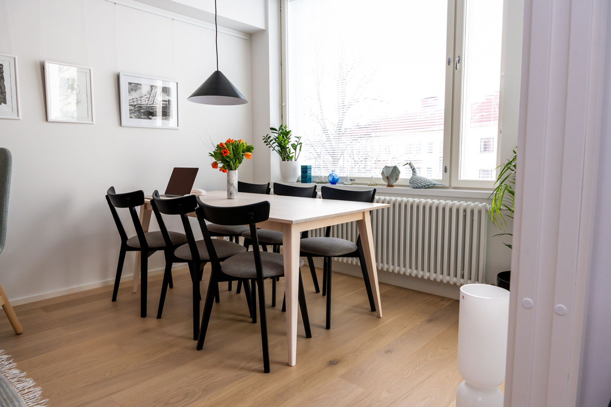 Unelmien ruokapöytä töölöläisessä kodissa.
